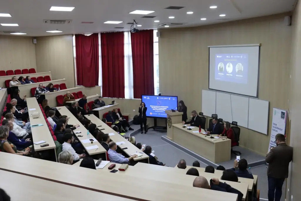 Democracy at a Crossroads, Elbasan — photo 3