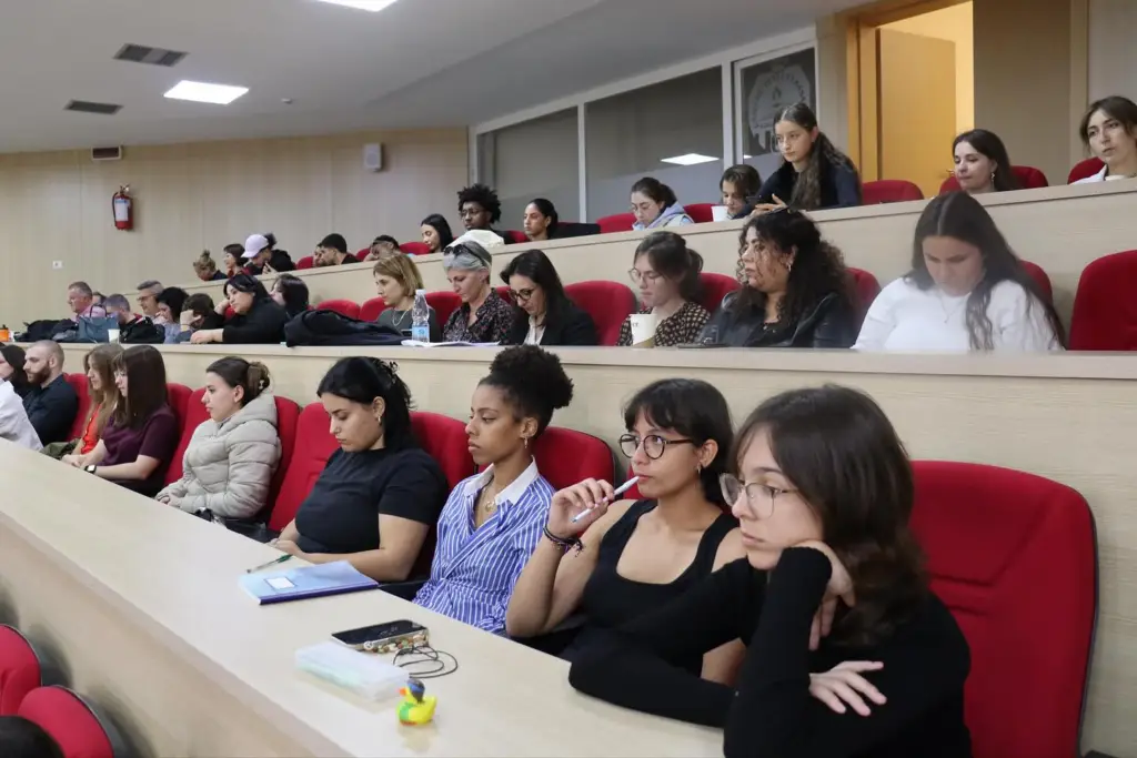 Democracy at a Crossroads, Elbasan — photo 4